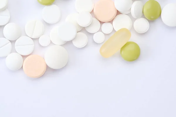 Pillen Tabletten Capsule Geïsoleerd Een Witte Achtergrond Macro Met Kopie — Stockfoto