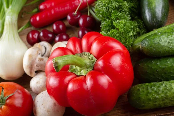 Set di verdure cibo su sfondo di legno, biologico . — Foto Stock