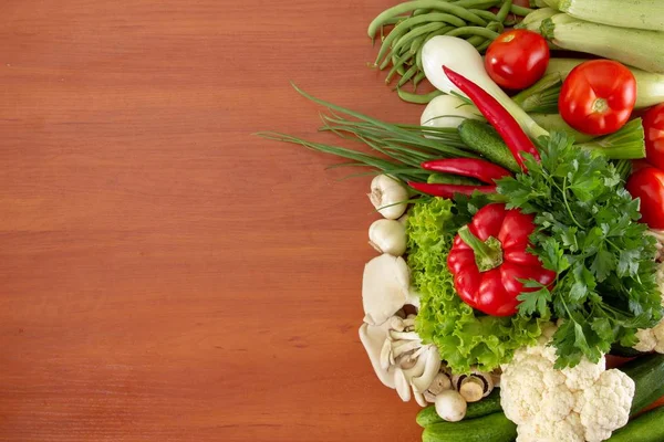 Alimento conjunto de verduras sobre fondo de madera, ingrediente . —  Fotos de Stock