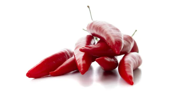 Röd paprika isolerad på vita, fräscha grönsaker, heta. — Stockfoto