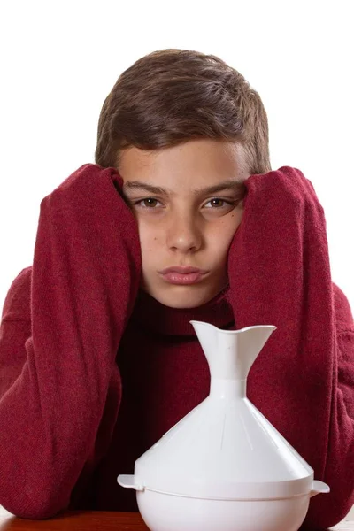 Illness inhaler and medical treatment for caucasian boy,  asthmatic. — Stock Photo, Image