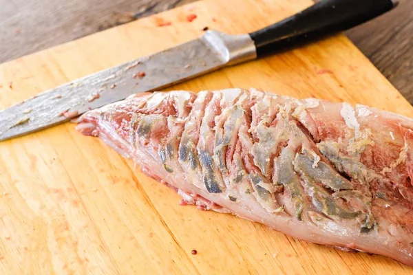 Cortar pescado crudo atún comida, fresco delicioso . — Foto de Stock