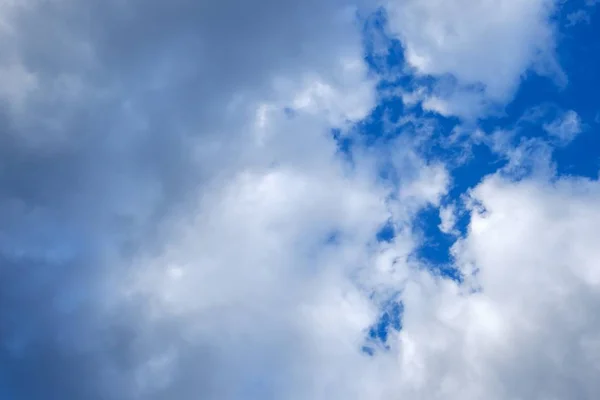 Cielo cielo con giorno colore blu per lo sfondo, nube . — Foto Stock