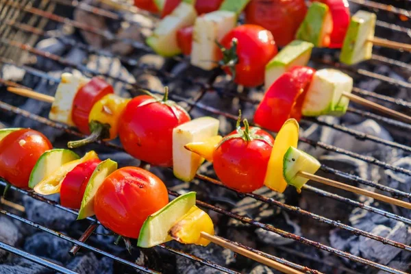 야채 그릴 마리 네이드 바베큐 건강, 여름 화재. — 스톡 사진