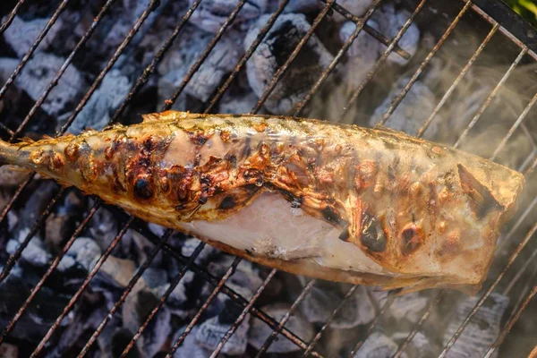 グリル魚火サバ食品、食事クローズアップ. — ストック写真
