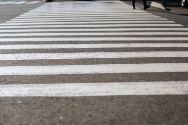yaya asfalt arka plan siyah yaya yürüyüşü. Trafik.