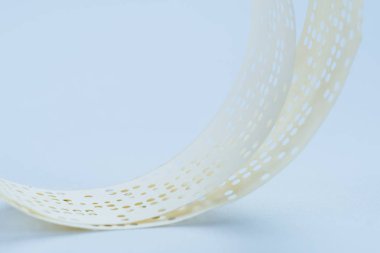 Eski veri depolama teknolojisi, eski delikli konik, arşivler vintage.