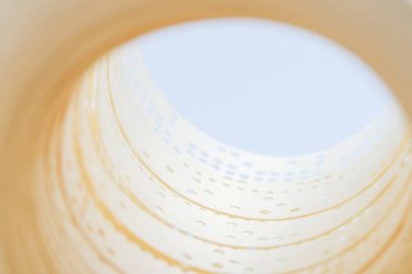 Eski veri depolama teknolojisi, eski delikli konik, yazılım retro.