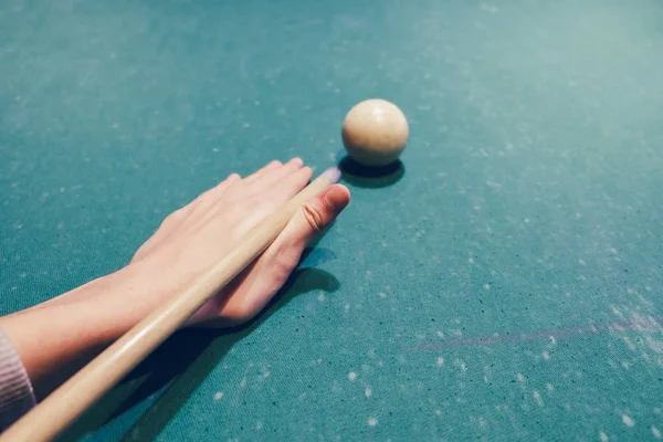 Hand holding billiard stick cue ready to shot ball — Stock Photo, Image