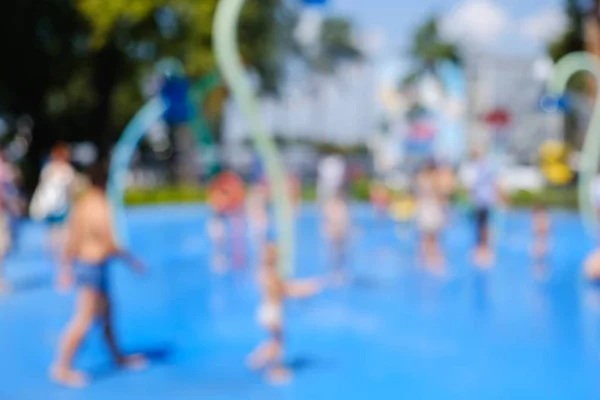 Agua fuente de verano parque infantil, alegría del niño . —  Fotos de Stock