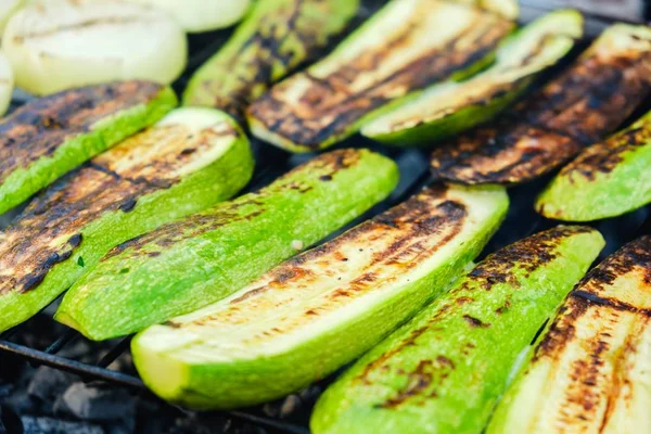 Verduras parrilla marinada barbacoa saludable, parrilla hoguera . —  Fotos de Stock