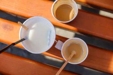Kahve ve çay fincanlarıyla tatlı arkaplan deseni