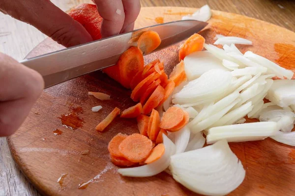 Zwiebelkarotte Mit Messer Bord Schneiden Ernährung — Stockfoto