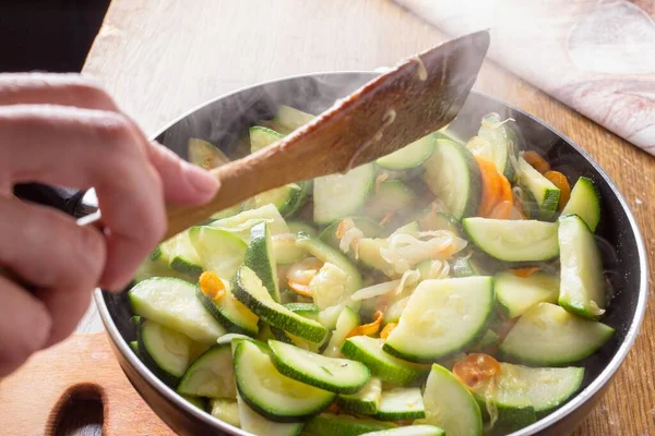 Pollo Zanahoria Calabacín Pan Comida Vegetal Cena Verde —  Fotos de Stock