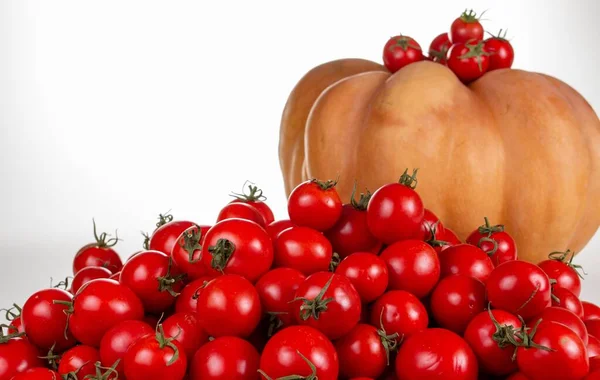 Tomate Vermelho Cru Vegetal Maduro Para Alimentos Isolados Fundo Branco — Fotografia de Stock