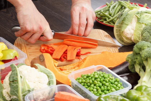 Cocinar Verduras Zanahoria Coliflor Pimienta Brócoli Cortar Alimentos —  Fotos de Stock