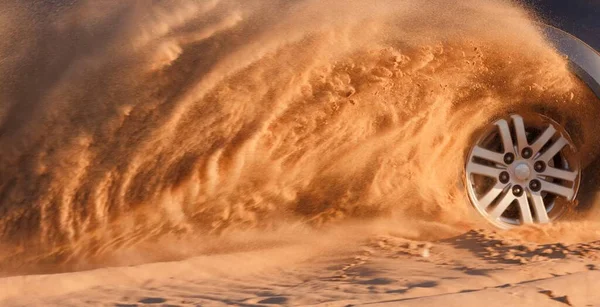 Çöl otomobili, kum ve turizm..