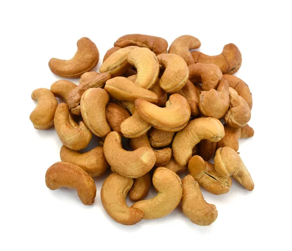beyaz arka planda izole edilmiş kaju fıstığı