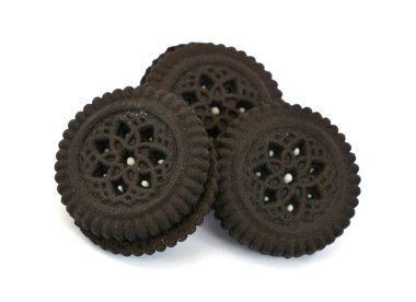 Beyaz arkaplanda izole edilmiş şeker kurabiyeleri