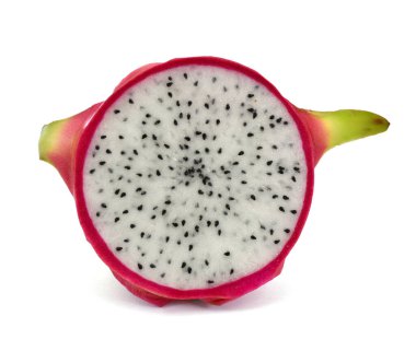 Dilimlenmiş ejderha meyvesi beyaz arka planda izole
