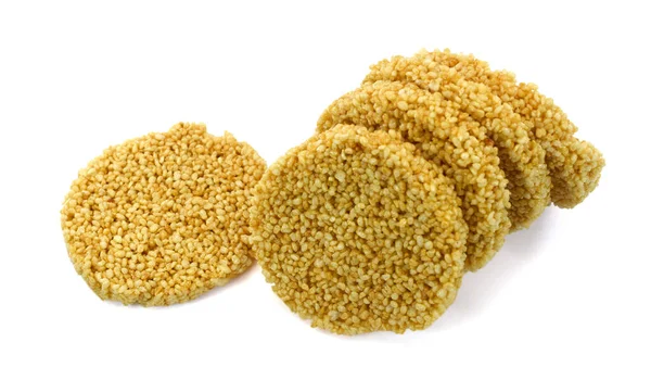 pirinç gevrekleri beyaz arkaplanda izole edilmiş