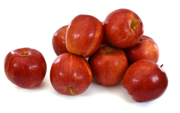 Pommes Rouges Mûres Isolées Sur Fond Blanc — Photo