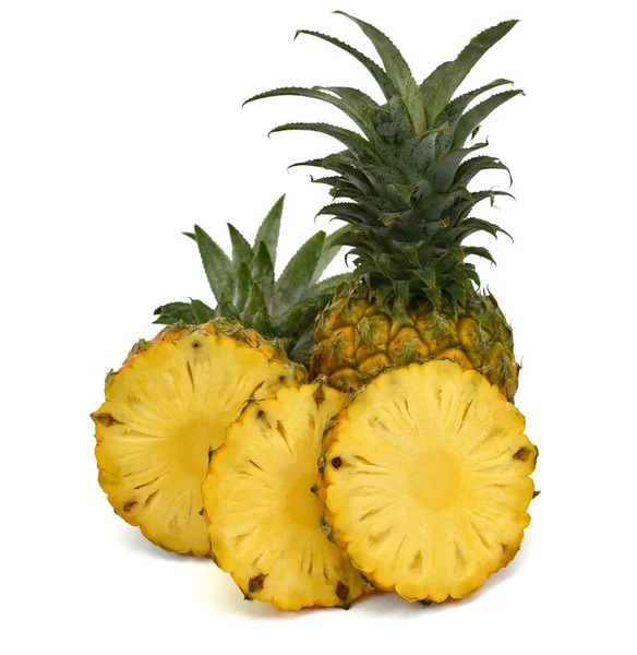 Ananas Frais Avec Tranches Isolées Sur Fond Blanc — Photo