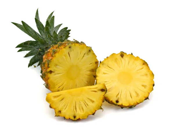 Ananasscheiben Isoliert Auf Weißem Hintergrund — Stockfoto