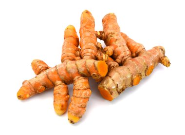 Beyaz arkaplanda zerdeçal (Curcuma longa L.) izole edildi