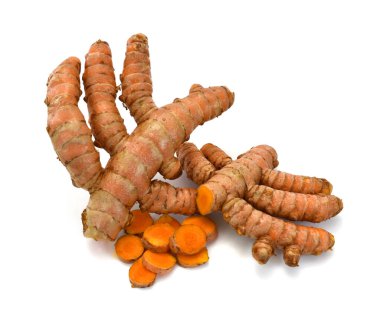 Beyaz arkaplanda zerdeçal (Curcuma longa L.) izole edildi