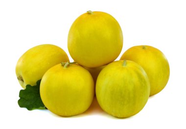 Beyaz arkaplanda karpuz meyvesi (salatalık melo) izole