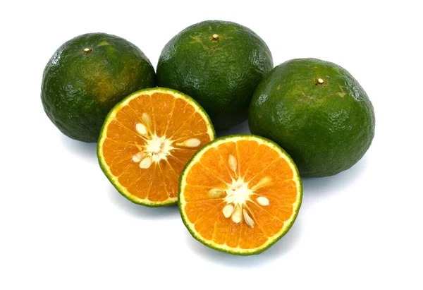 白色背景的新鲜橙子 — 图库照片