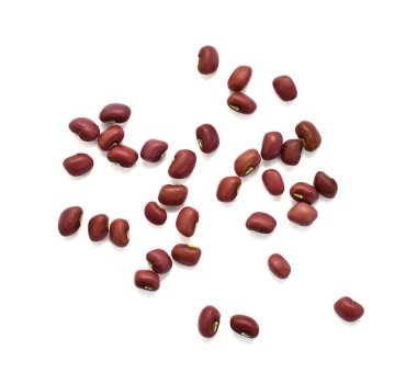 Beyaz zemin üzerinde kırmızı fasulyeler izole