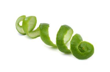 Taze limon kabuğu beyaz arkaplanda izole edildi