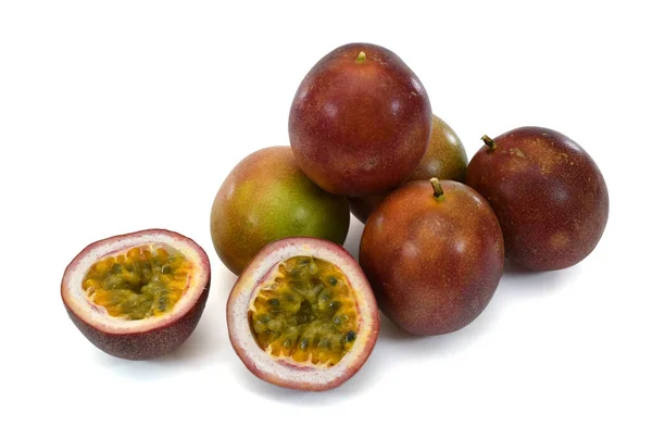 Καρποί Passiflora Edulis Απομονωμένοι Λευκό Φόντο — Φωτογραφία Αρχείου