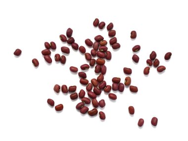 Kırmızı fasulyeler beyaz arkaplanda izole edilmiş.