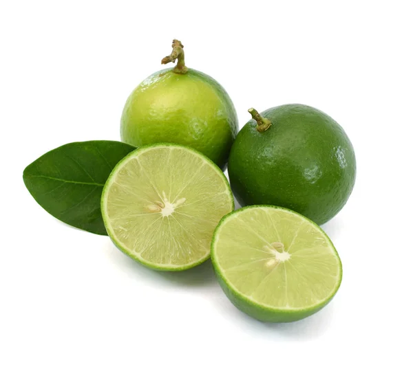 Verse Citrusvruchten Met Schijfjes Witte Achtergrond — Stockfoto