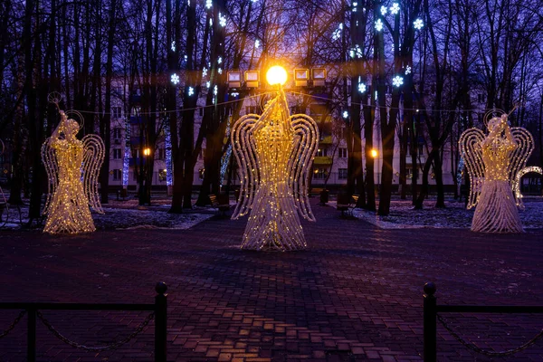 Glödande Julänglar Nyårsafton Parken — Stockfoto