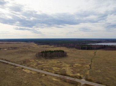 İlkbahar manzaralı erken bahar manzaralı göl .
