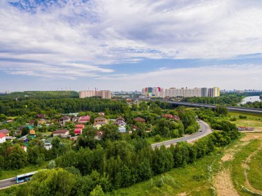 Şehrin kuş bakışı manzaralı bahar manzarası .