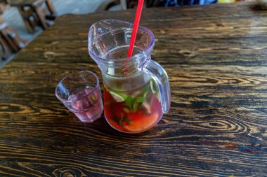 Vazoda egzotik meyveler var..