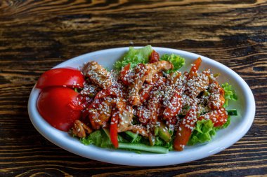 Masada tavuklu Tayland salatası.