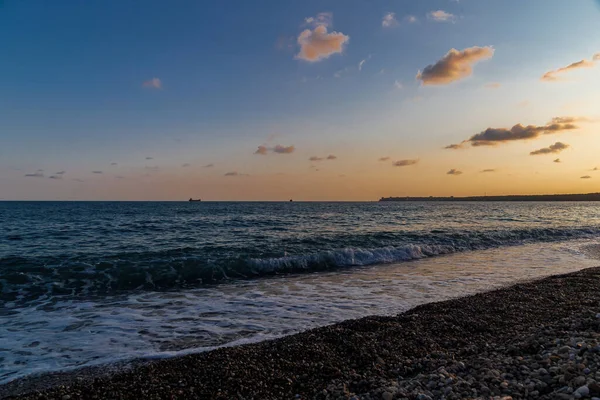 夕阳西下 大海汹涌 高加索乌云弥漫 — 图库照片