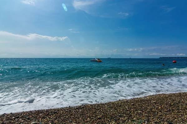 蓝天碧海的海滨景观 — 图库照片