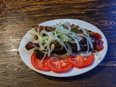 Sebzeli füme kaburga. .