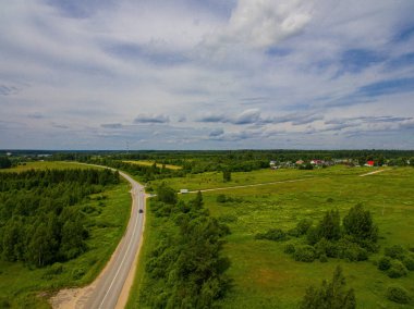  Rusya 'nın açık alanlarında kuş bakışı manzaralı manzara.