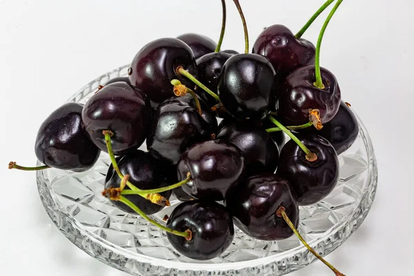 Natureza Morta Cerejas Pretas Fundo Branco — Fotografia de Stock