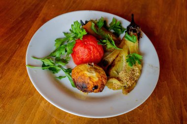 Izgarada sebzeler pişiyor..