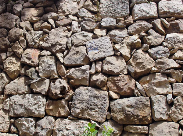 Узор современного дизайна декоративные трещины реальной каменной стены — стоковое фото