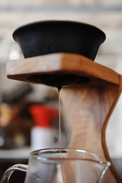 Making Coffee Black Paperless Porous Ceramic Porcelain Filter Wooden Coffee — Stock Photo, Image